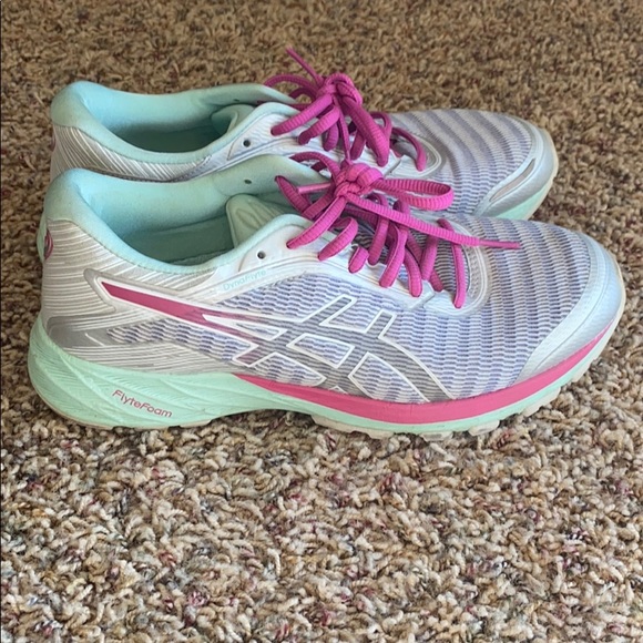 ASICS - Picture 2 of 3